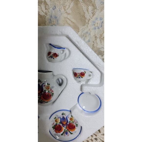 Reutter Miniature Floral Porcelain Tea Set - Picture 9 of 10